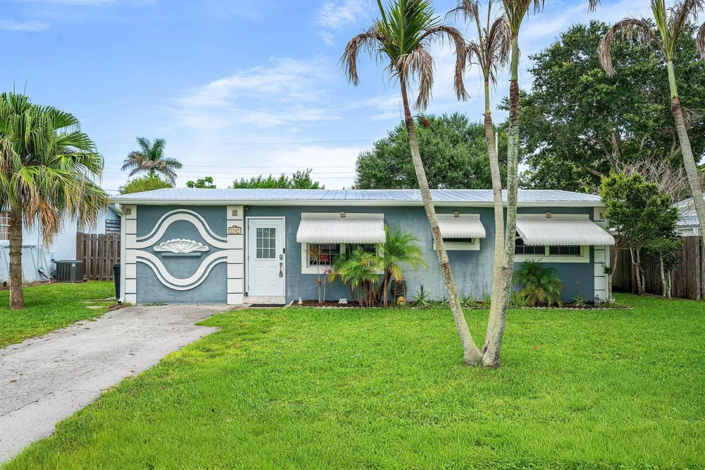 5709 SE Indigo Avenue Stuart, FL 34997