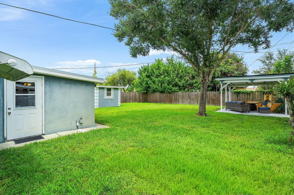 5709 SE Indigo Avenue Stuart, FL 34997