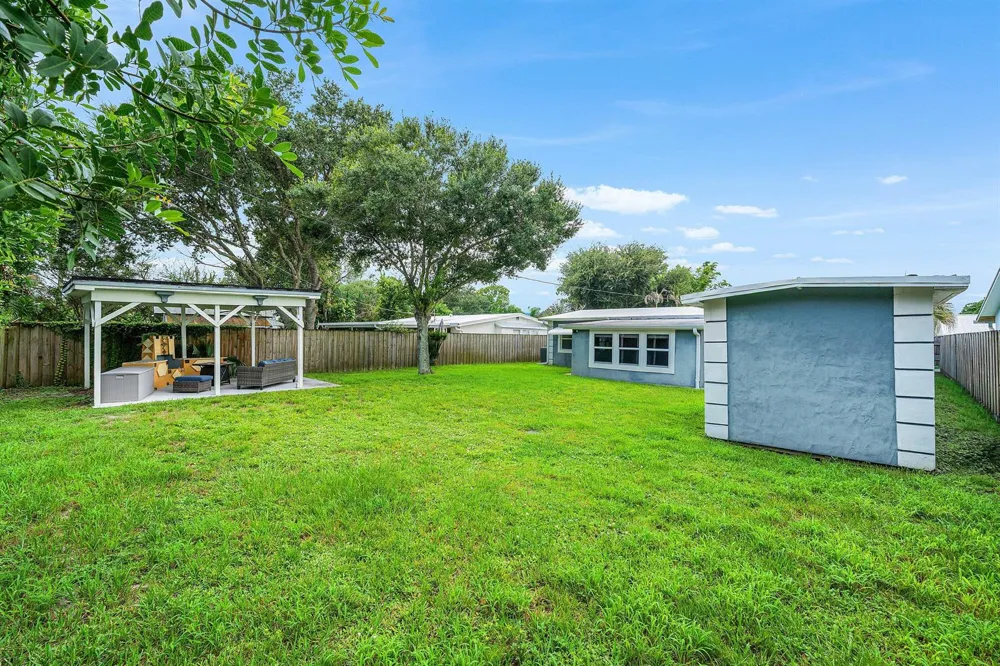 5709 SE Indigo Avenue Stuart, FL 34997