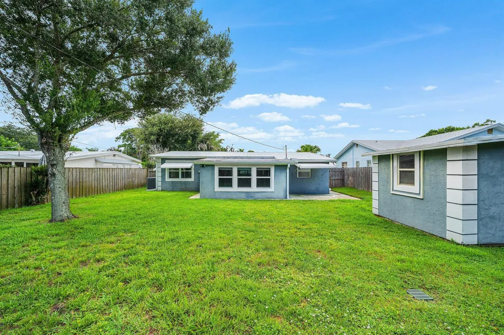 5709 SE Indigo Avenue Stuart, FL 34997