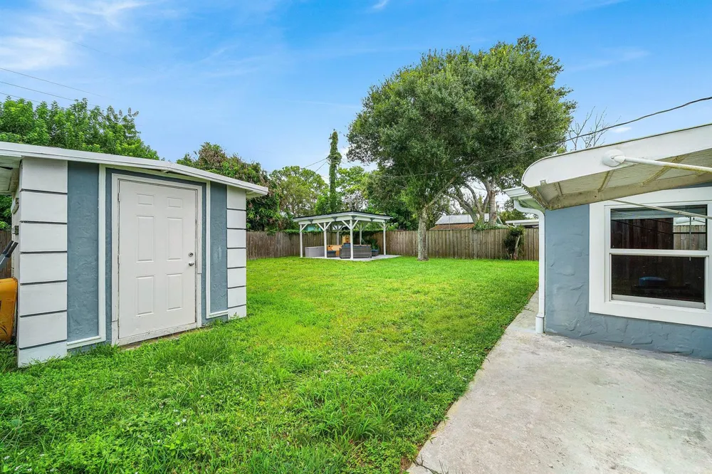 5709 SE Indigo Avenue Stuart, FL 34997