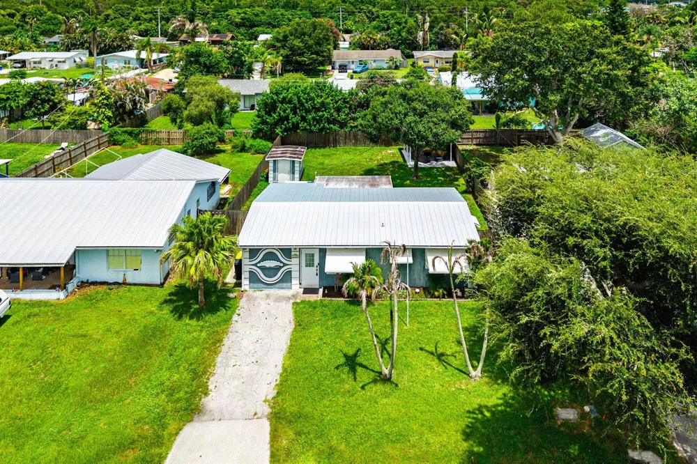 5709 SE Indigo Avenue Stuart, FL 34997