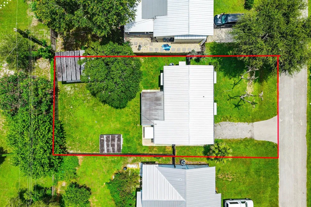 5709 SE Indigo Avenue Stuart, FL 34997