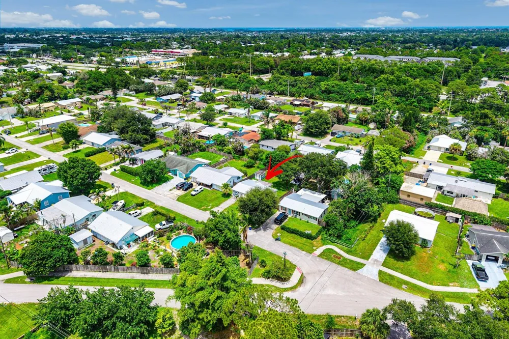 5709 SE Indigo Avenue Stuart, FL 34997