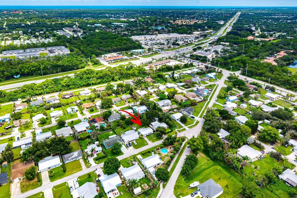 5709 SE Indigo Avenue Stuart, FL 34997