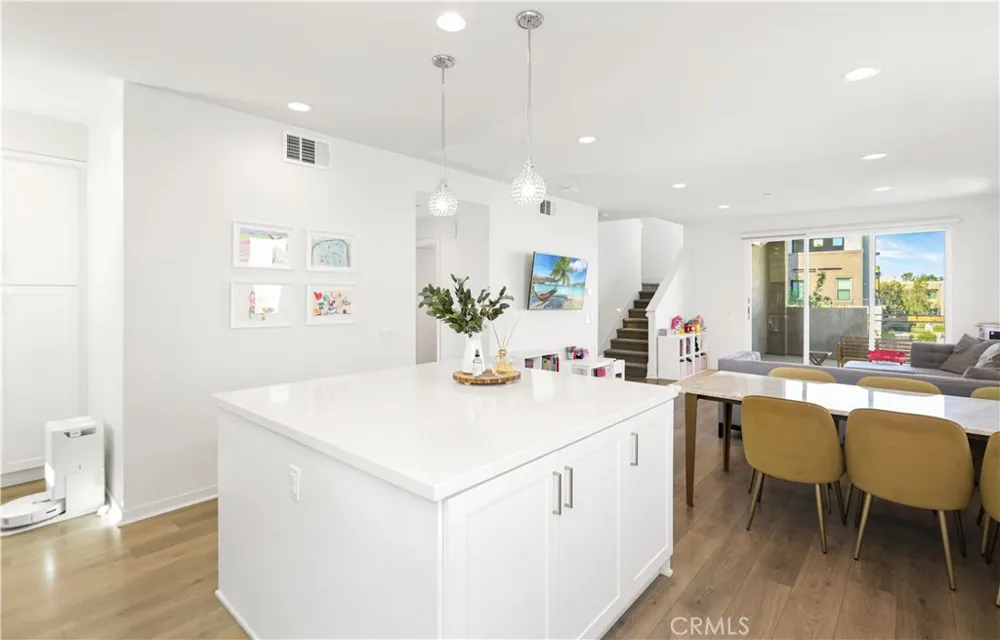 112 Novel Irvine, CA 92618