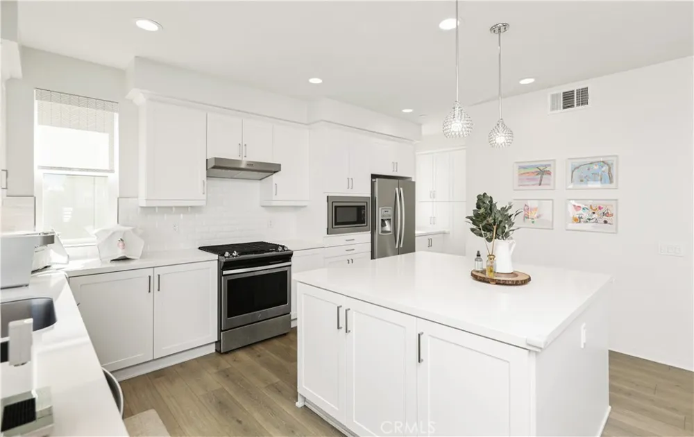 112 Novel Irvine, CA 92618