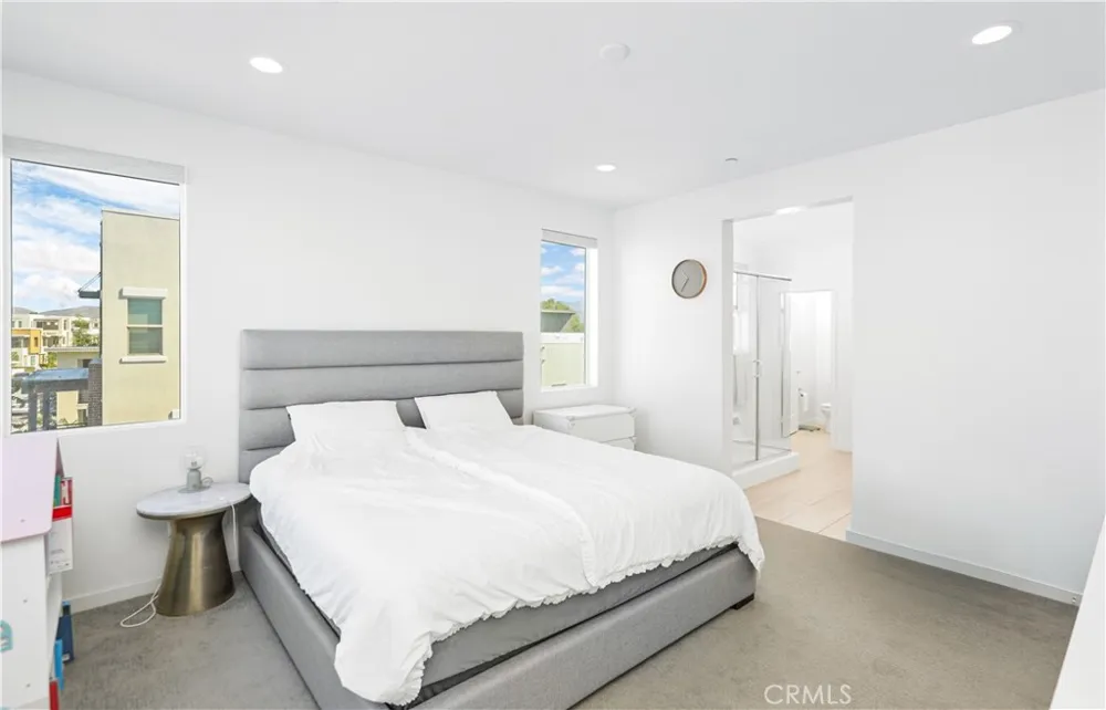 112 Novel Irvine, CA 92618