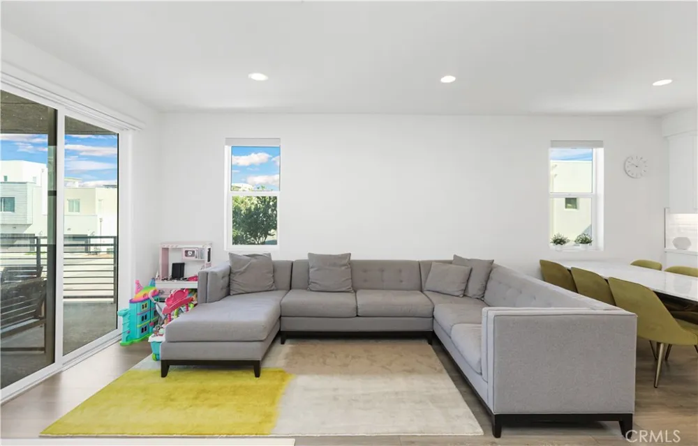 112 Novel Irvine, CA 92618