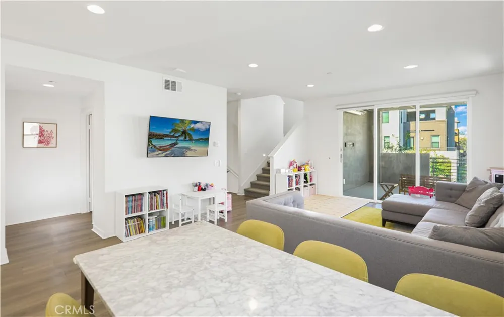 112 Novel Irvine, CA 92618