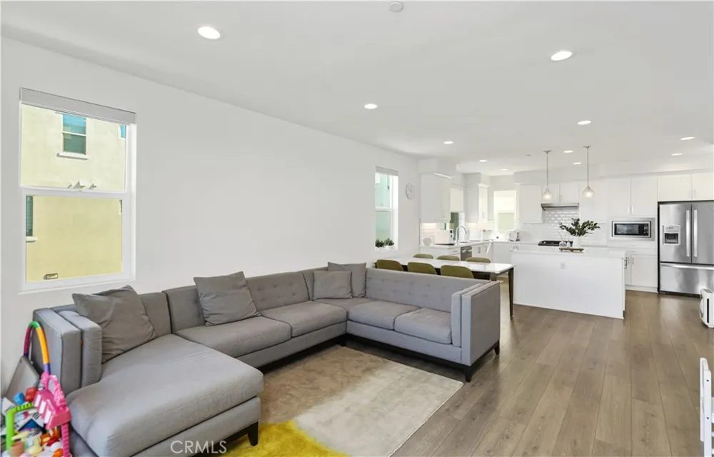 112 Novel Irvine, CA 92618