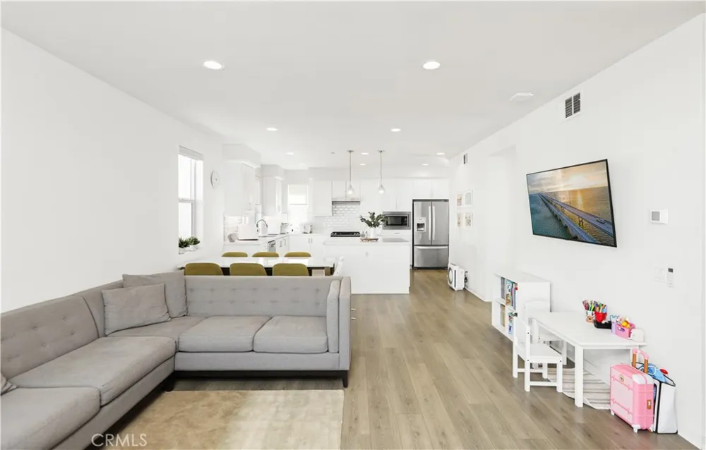 112 Novel Irvine, CA 92618