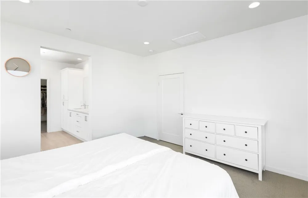 112 Novel Irvine, CA 92618