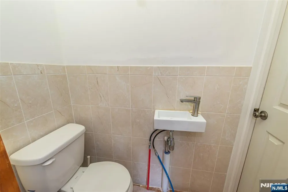 19 Skyland Avenue Wanaque, NJ 07420