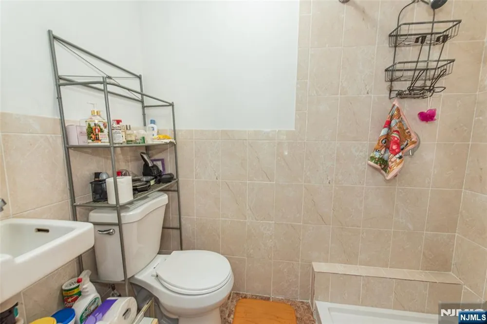 19 Skyland Avenue Wanaque, NJ 07420