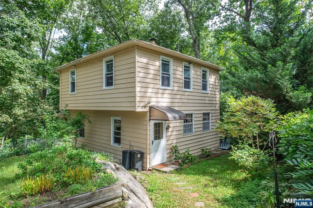 19 Skyland Avenue Wanaque, NJ 07420