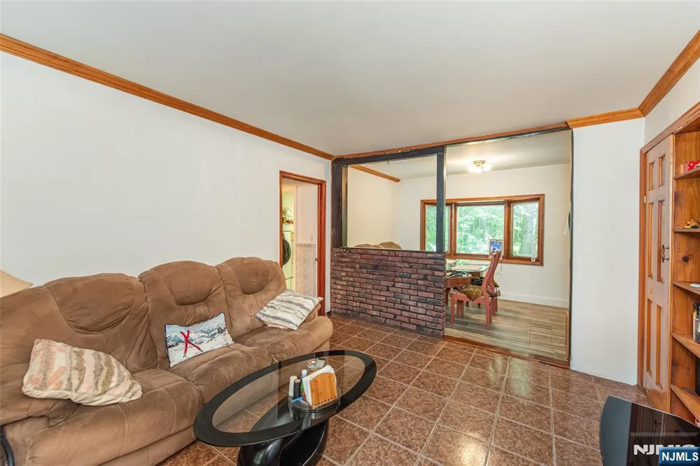 19 Skyland Avenue Wanaque, NJ 07420