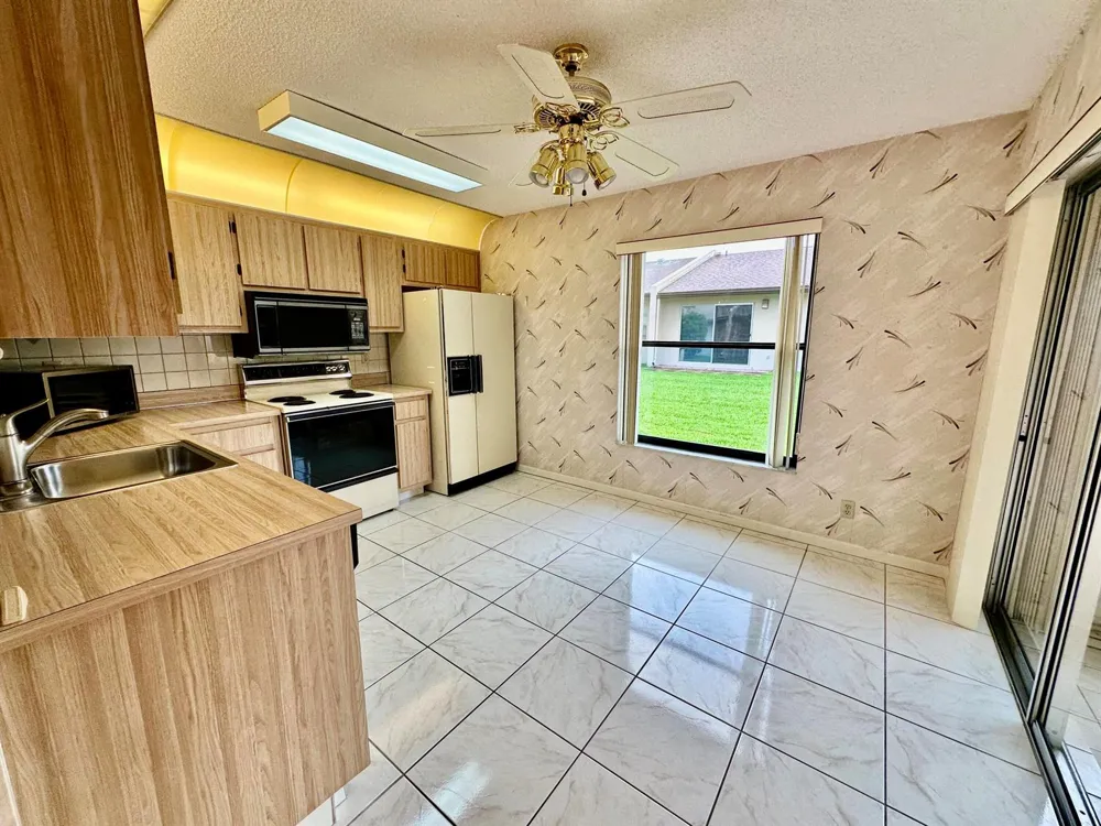 5483 VIBURNUM CIRCLE Delray Beach, FL 33484