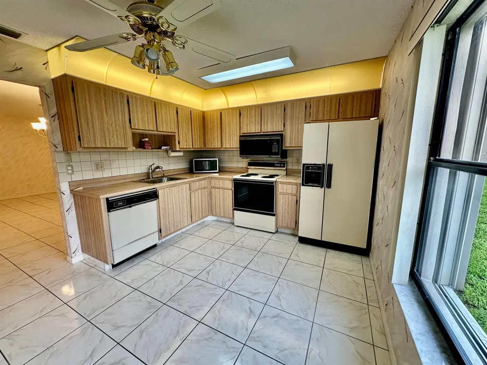 5483 VIBURNUM CIRCLE Delray Beach, FL 33484