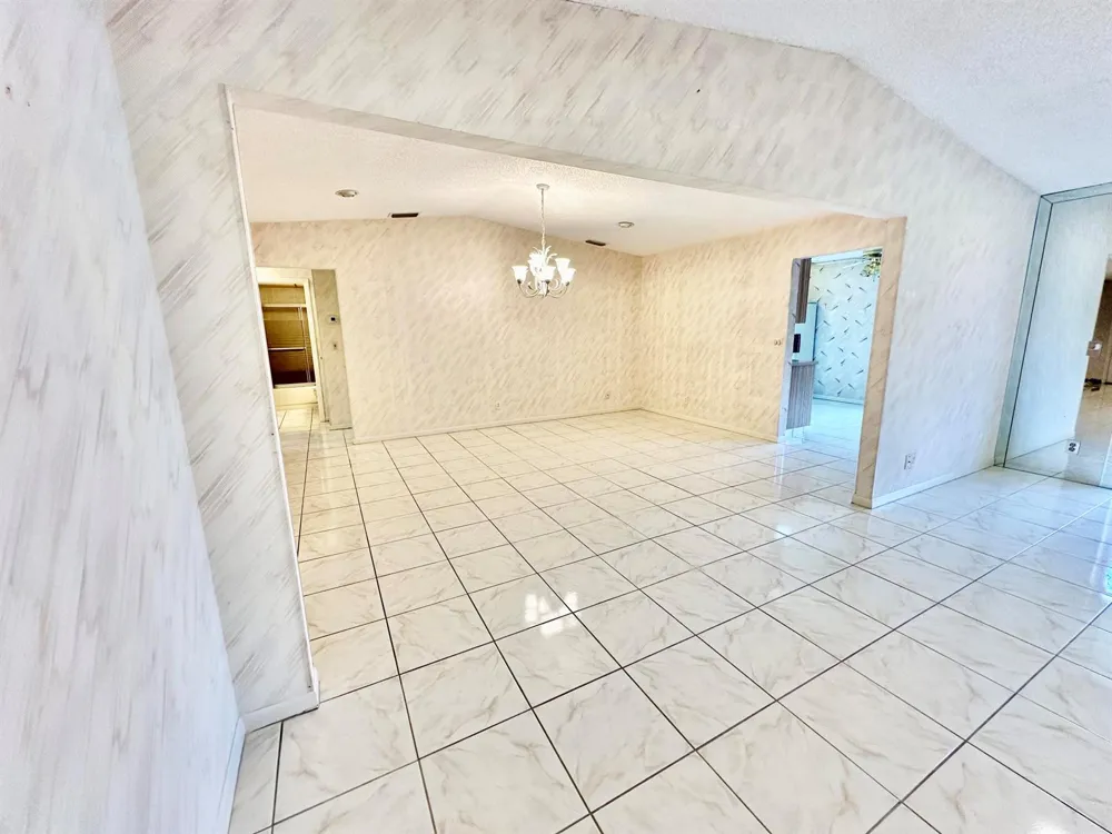 5483 VIBURNUM CIRCLE Delray Beach, FL 33484