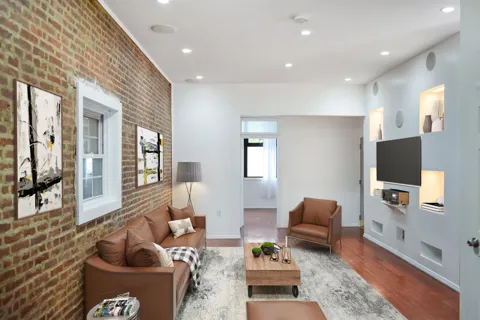 75 LAIDLAW AVE