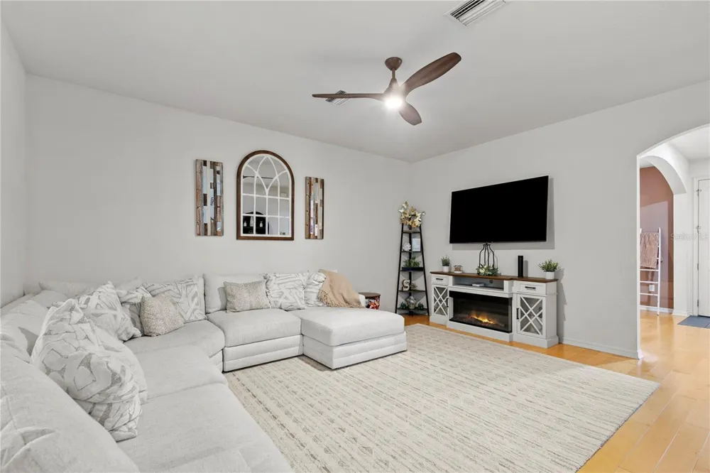 7931 HAMPTON LAKE DRIVE Tampa, FL 33647
