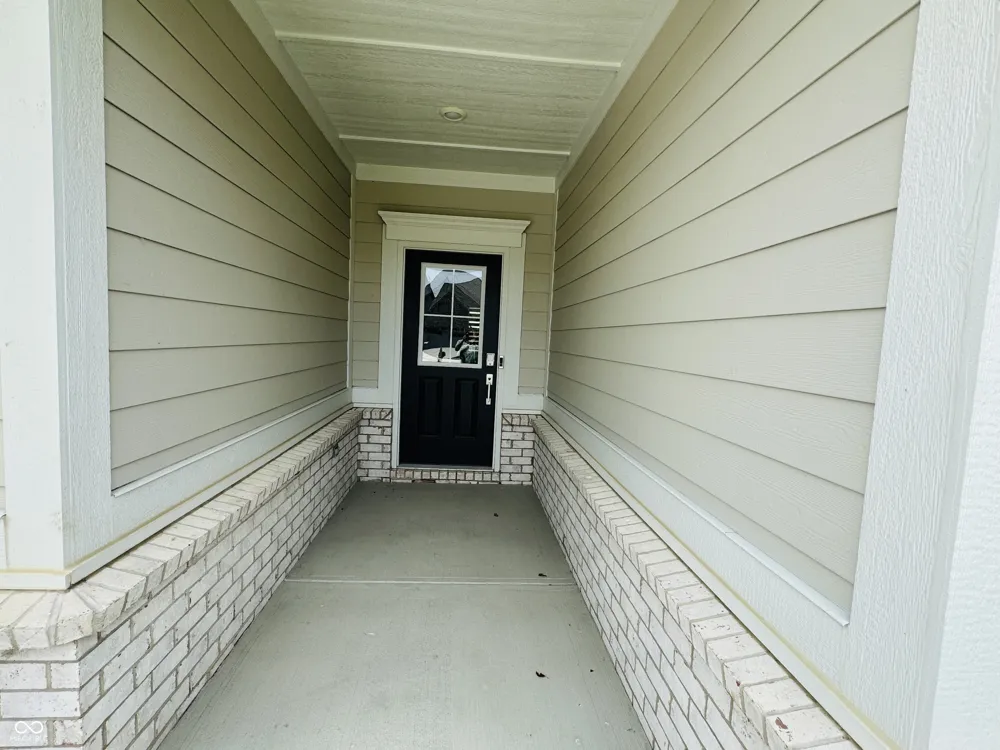 9680 Holborn Avenue McCordsville, IN 46055