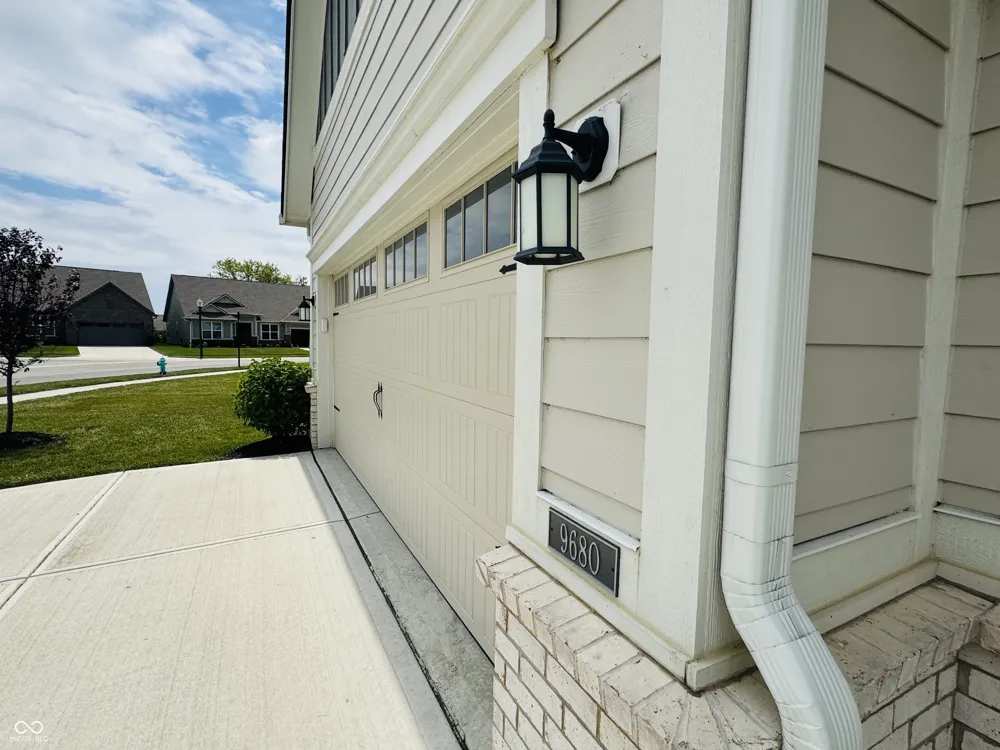 9680 Holborn Avenue McCordsville, IN 46055
