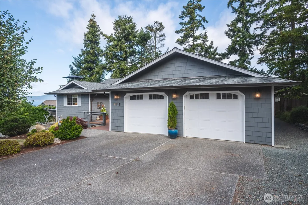 4304 Whidbey Court Anacortes, WA 98221