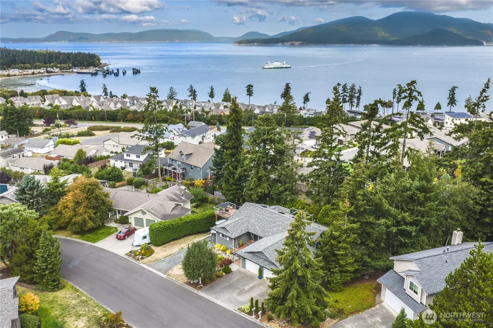 4304 Whidbey Court Anacortes, WA 98221