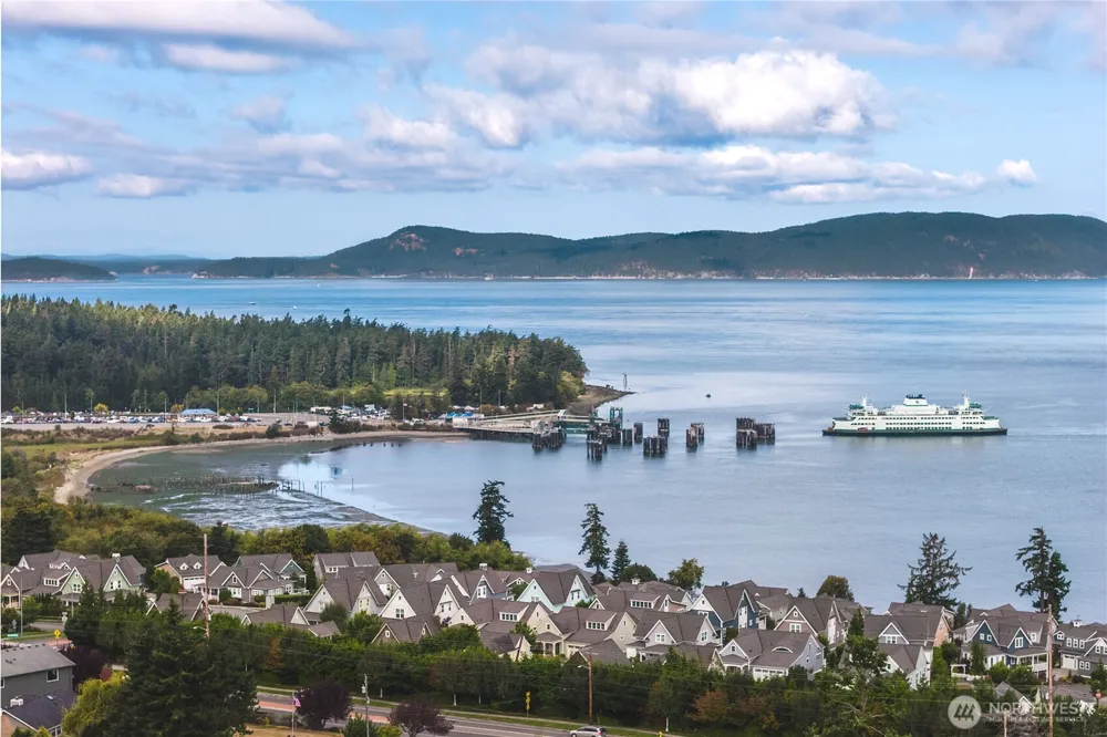 4304 Whidbey Court Anacortes, WA 98221
