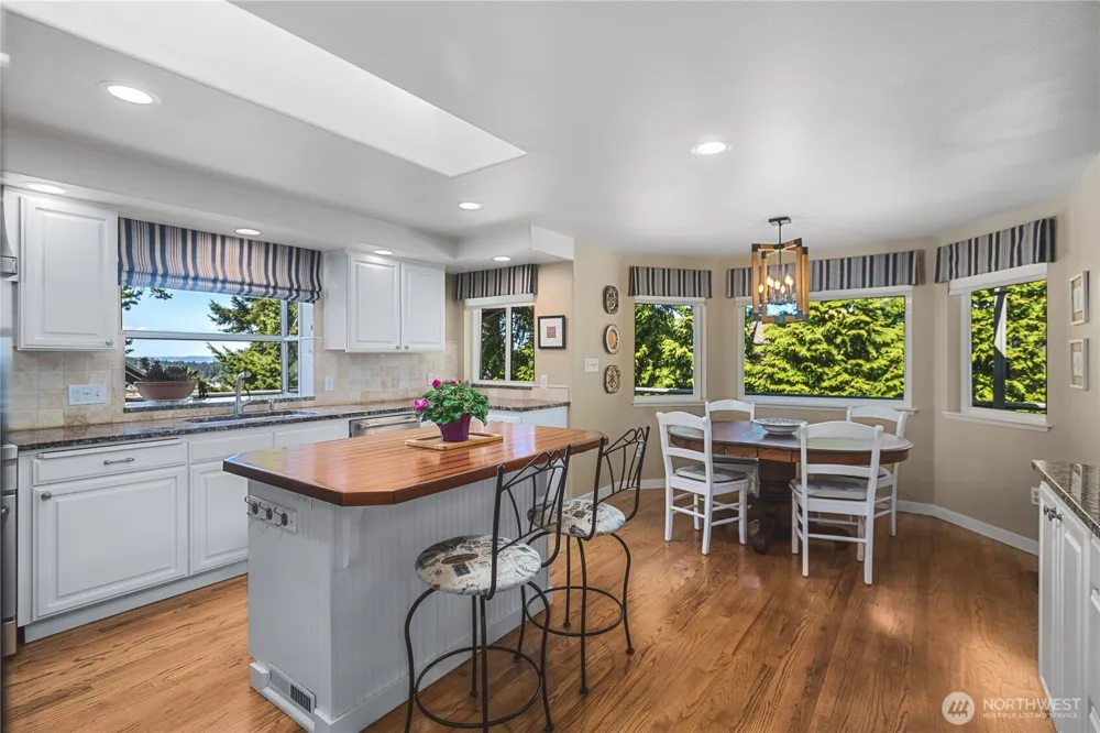 4304 Whidbey Court Anacortes, WA 98221
