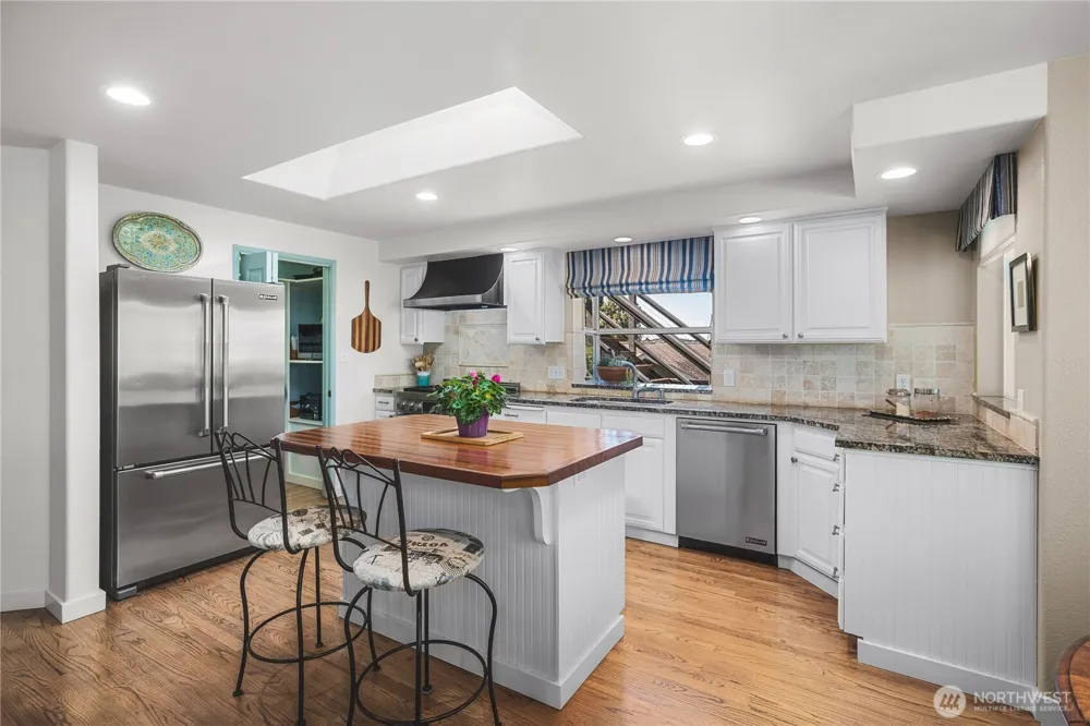 4304 Whidbey Court Anacortes, WA 98221