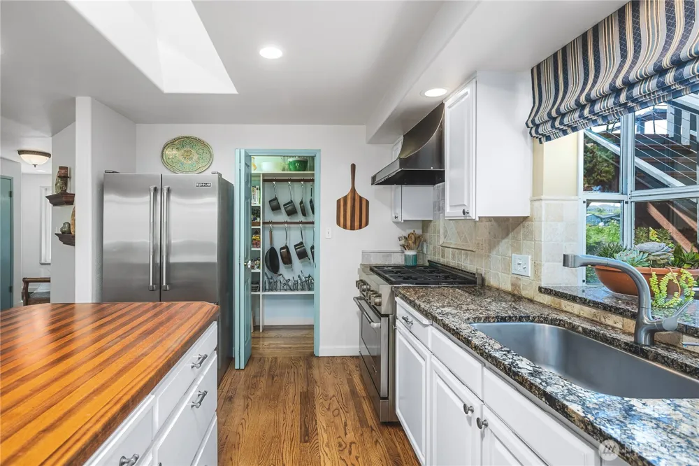 4304 Whidbey Court Anacortes, WA 98221