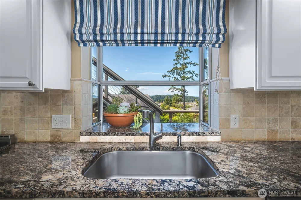 4304 Whidbey Court Anacortes, WA 98221
