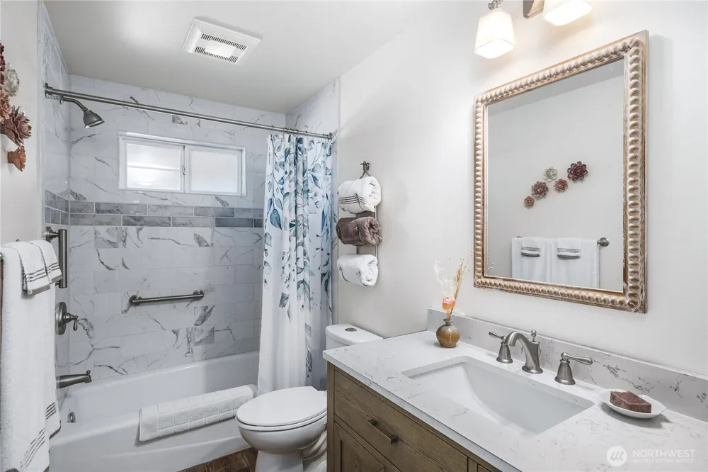 4304 Whidbey Court Anacortes, WA 98221