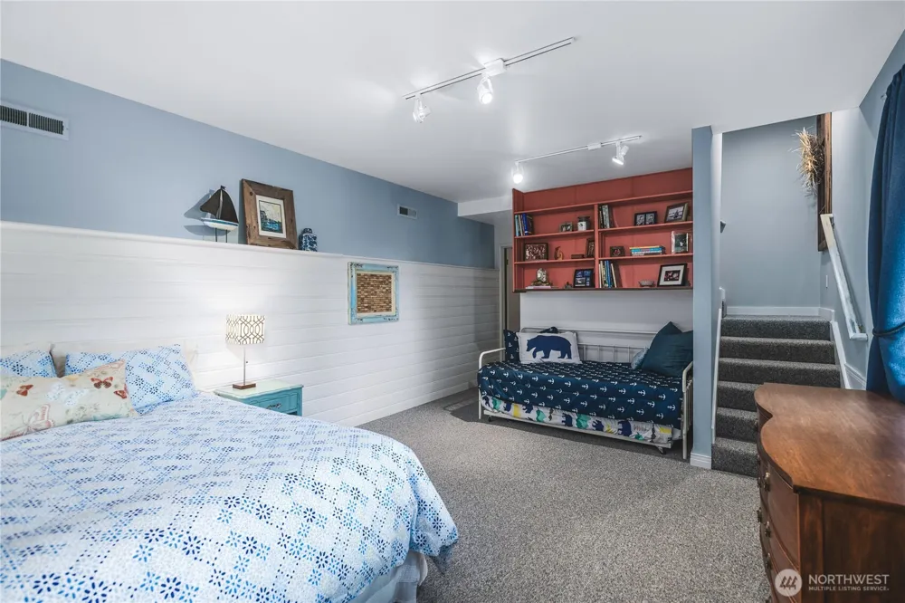 4304 Whidbey Court Anacortes, WA 98221