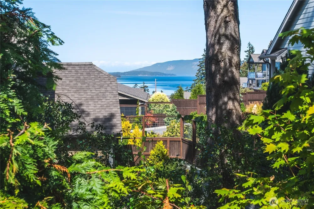 4304 Whidbey Court Anacortes, WA 98221