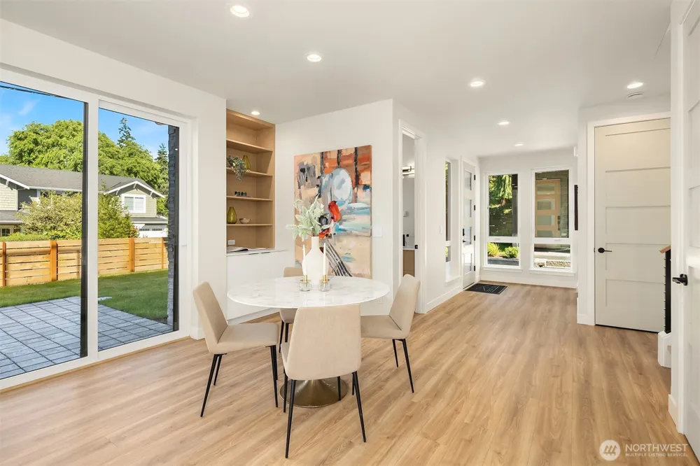 547 16th Avenue W Kirkland, WA 98033