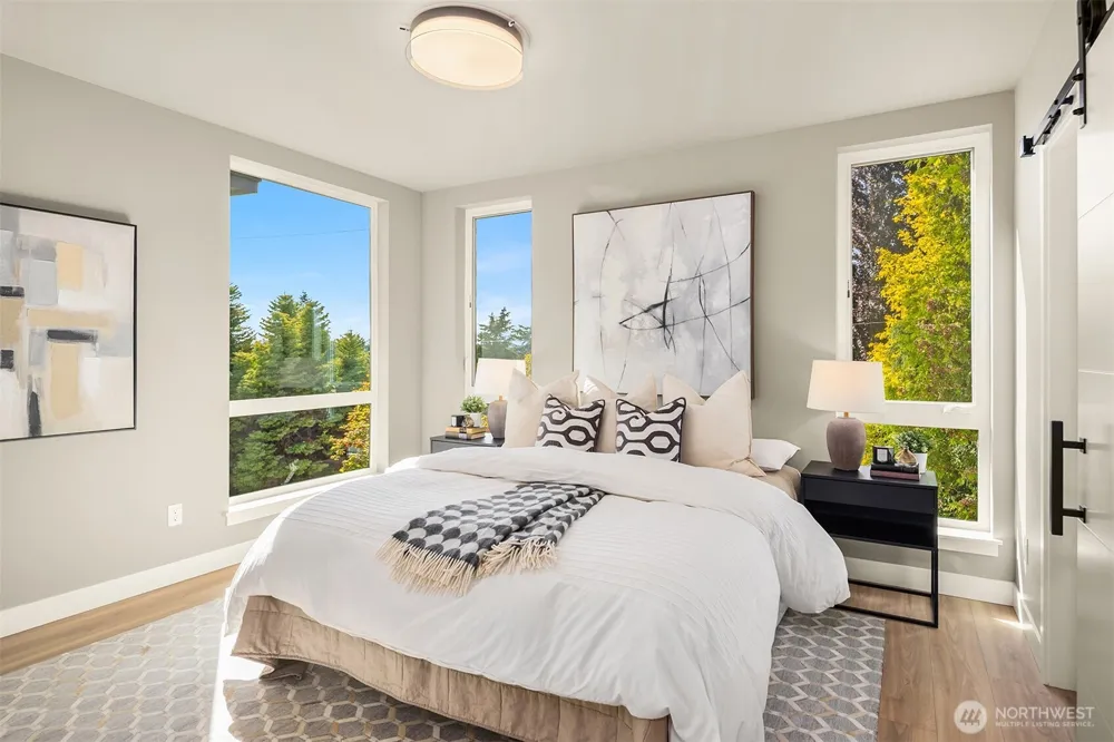 547 16th Avenue W Kirkland, WA 98033