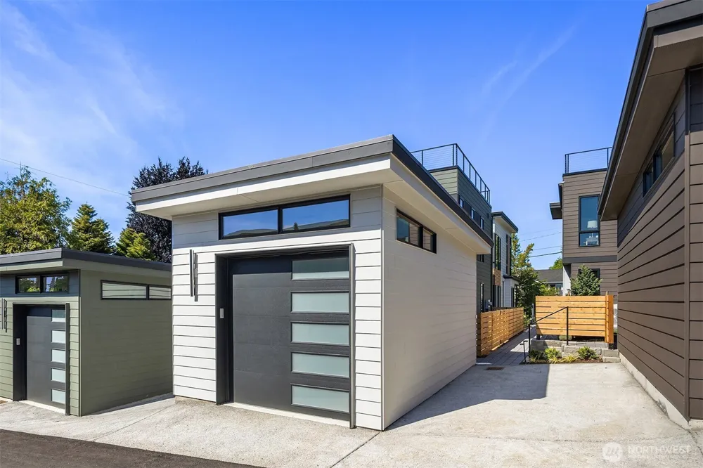547 16th Avenue W Kirkland, WA 98033