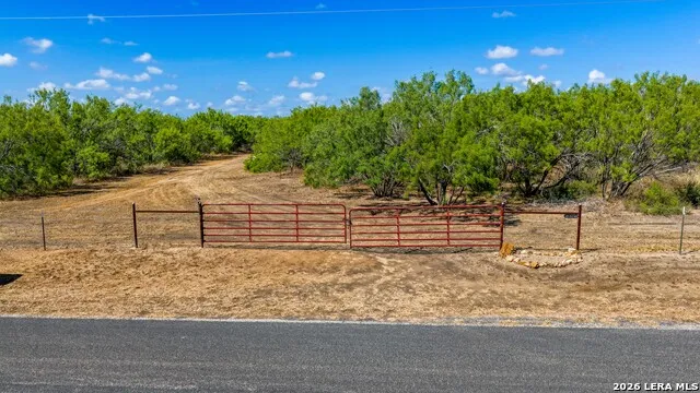 604 Cr 332 Charlotte, TX 78011