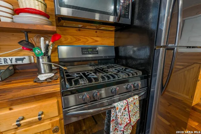 604 Cr 332 Charlotte, TX 78011