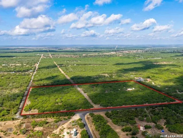 604 Cr 332 Charlotte, TX 78011