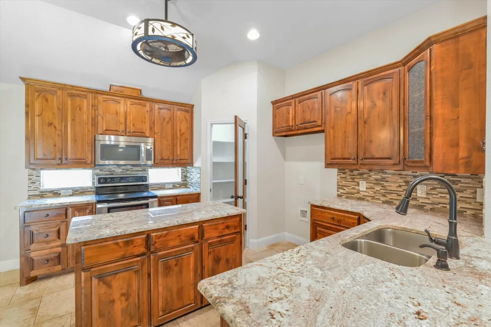 2005 Lindentree Drive Weatherford, TX 76086