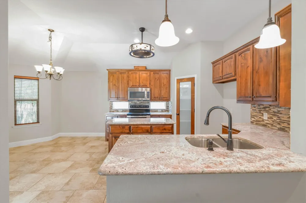 2005 Lindentree Drive Weatherford, TX 76086