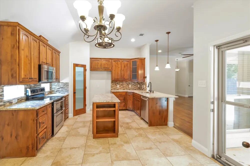 2005 Lindentree Drive Weatherford, TX 76086