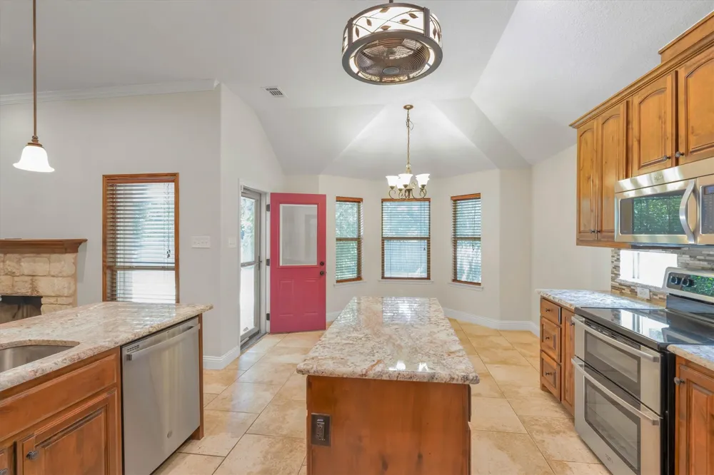 2005 Lindentree Drive Weatherford, TX 76086