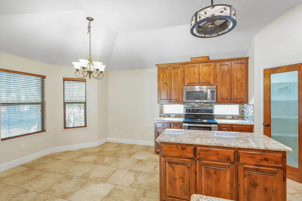 2005 Lindentree Drive Weatherford, TX 76086