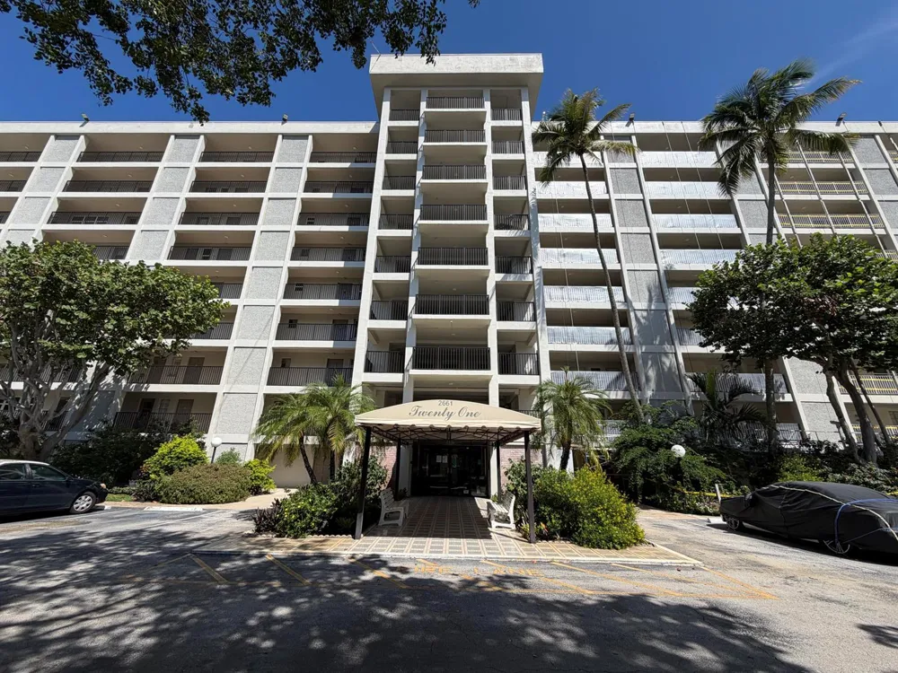 2661 S Course Drive #105 Pompano Beach, FL 33069
